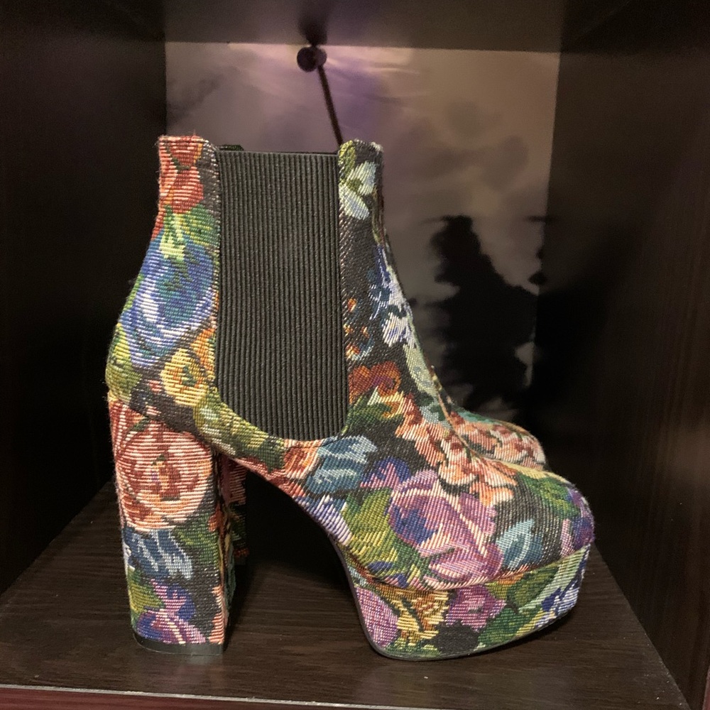 Floral platform Chelsea boots